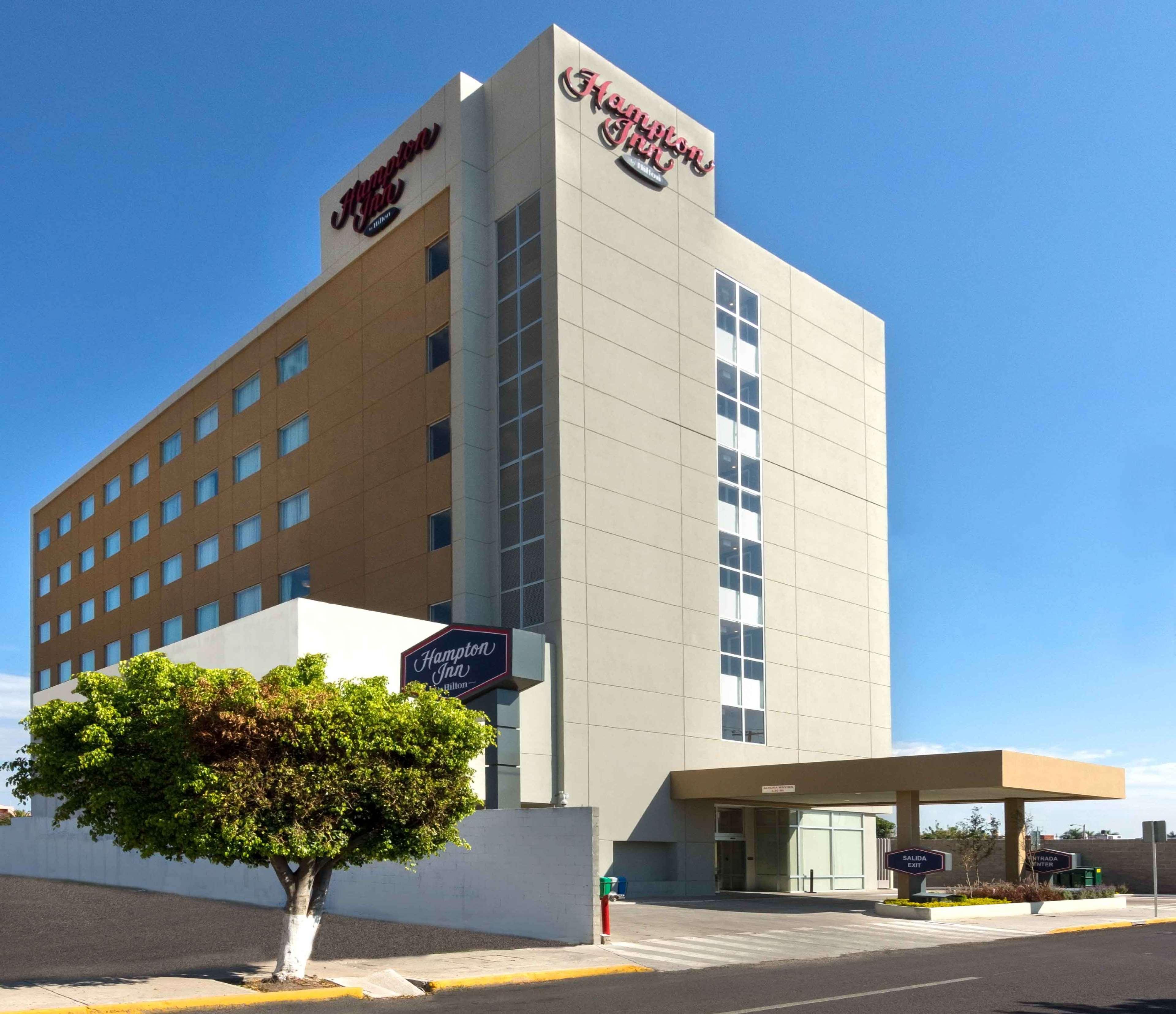 Hampton Inn By Hilton Irapuato Exterior photo